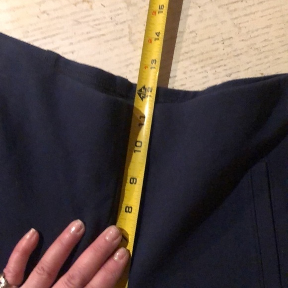 𝅺Chico’s size 8-10 Navy cropped pull on pants stretch like new straight leg - Picture 9 of 11